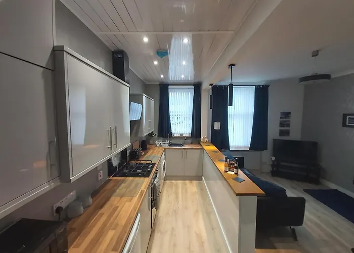 One Bedroom Flat, Very Close To Town Center.