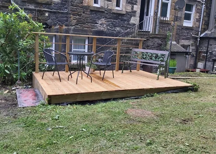 One Bedroom Flat, Very Close To Town Center.