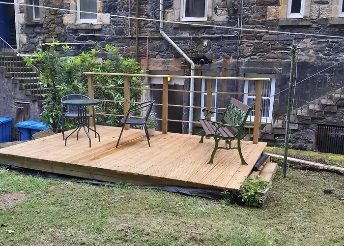 One Bedroom Flat, Very Close To Town Center.